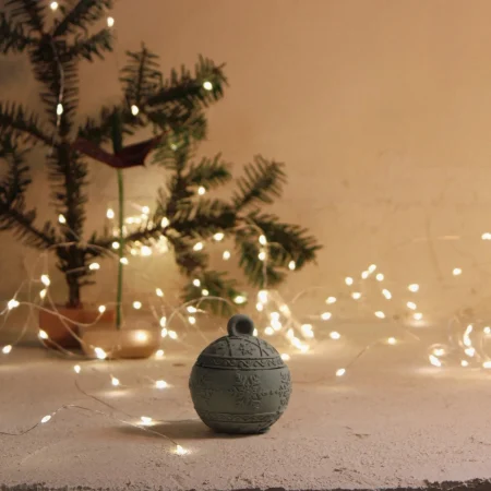ΚΕΡΙ CHRISTMAS BALL GREEN ΧΕΙΡΟΠΟΙΗΤΟ ΤΣΙΜΕΝΤΕΝΙΟ ΔΟΧΕΙΟ 40gr ΜΕ ΑΡΩΜΑ ΒΑΣΙΛΟΠΙΤΑ