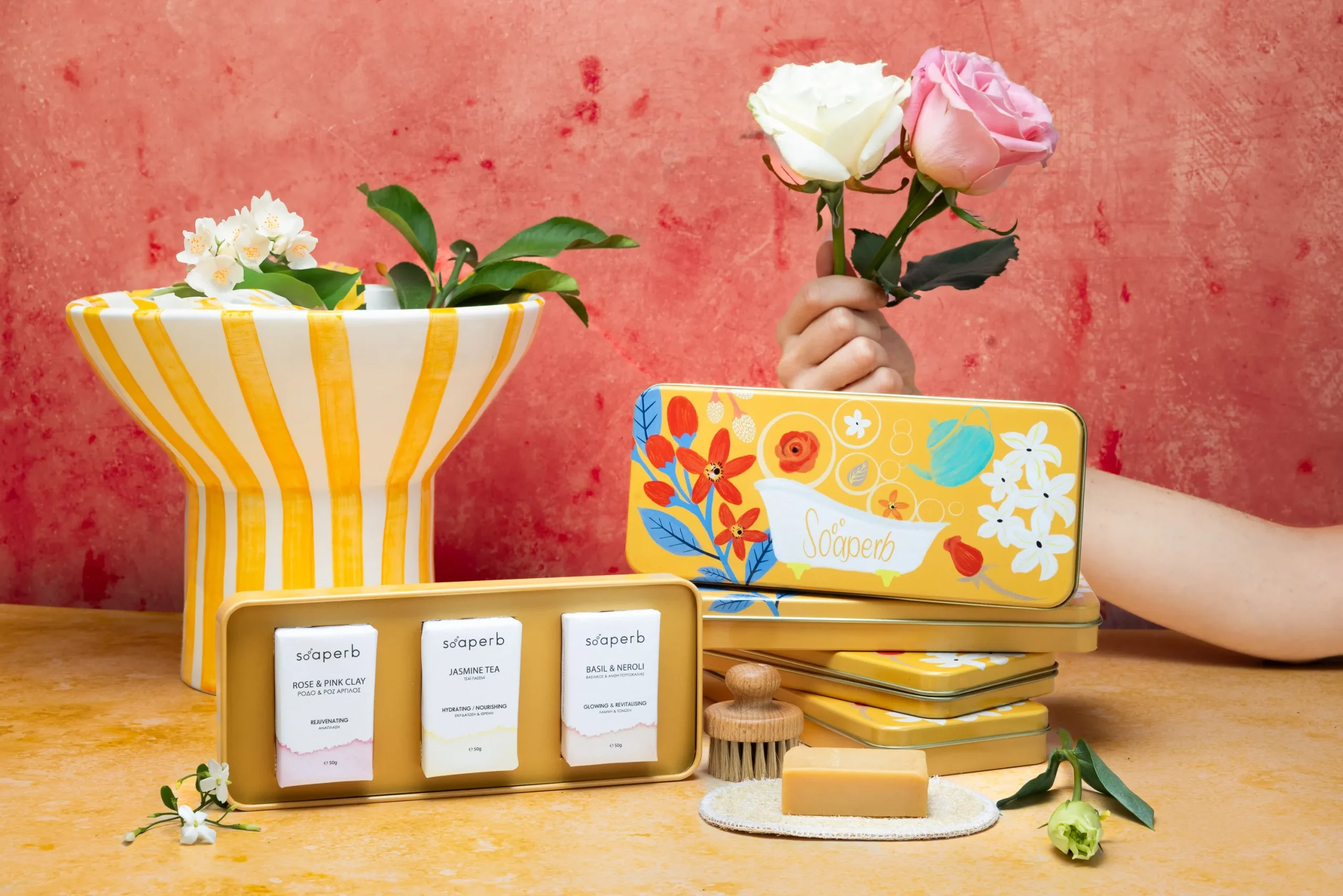 ΜΕΤΑΛΛΙΚΗ ΚΑΣΕΤΙΝΑ ΦΡΟΥΤΩΔΗΣ ΚΑΙ ΜΥΡΩΔΑΤΗ - SOAPERB FRUITY & FLORAL