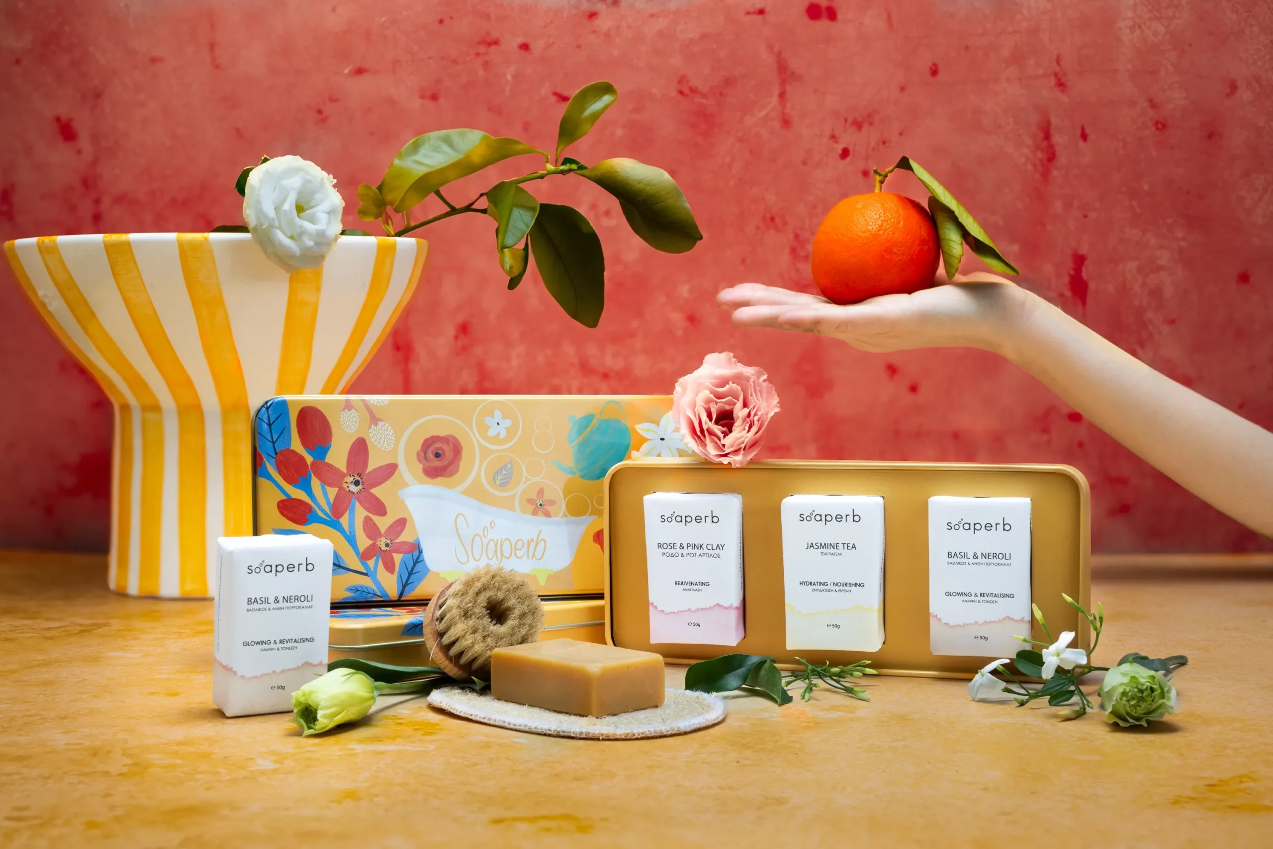 ΜΕΤΑΛΛΙΚΗ ΚΑΣΕΤΙΝΑ ΦΡΟΥΤΩΔΗΣ ΚΑΙ ΜΥΡΩΔΑΤΗ - SOAPERB FRUITY & FLORAL - Image 4