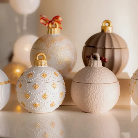 Κερί Χριστουγεννιάτικη Μπάλα 130gr με Άρωμα Μελομακάρονο