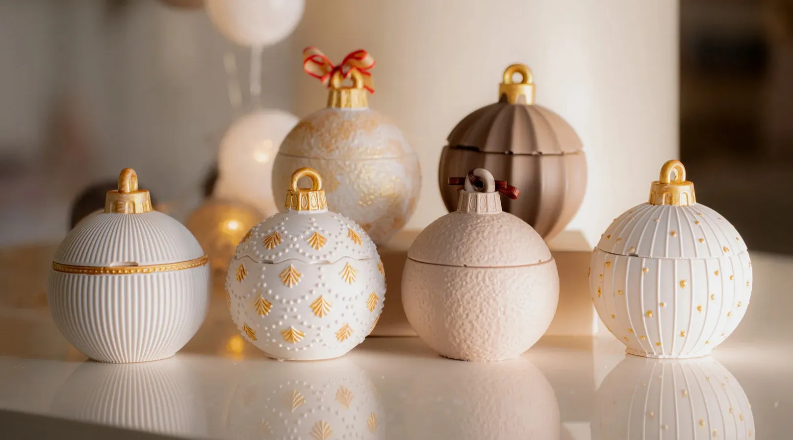 Κερί Χριστουγεννιάτικη Μπάλα 130gr με Άρωμα Μελομακάρονο