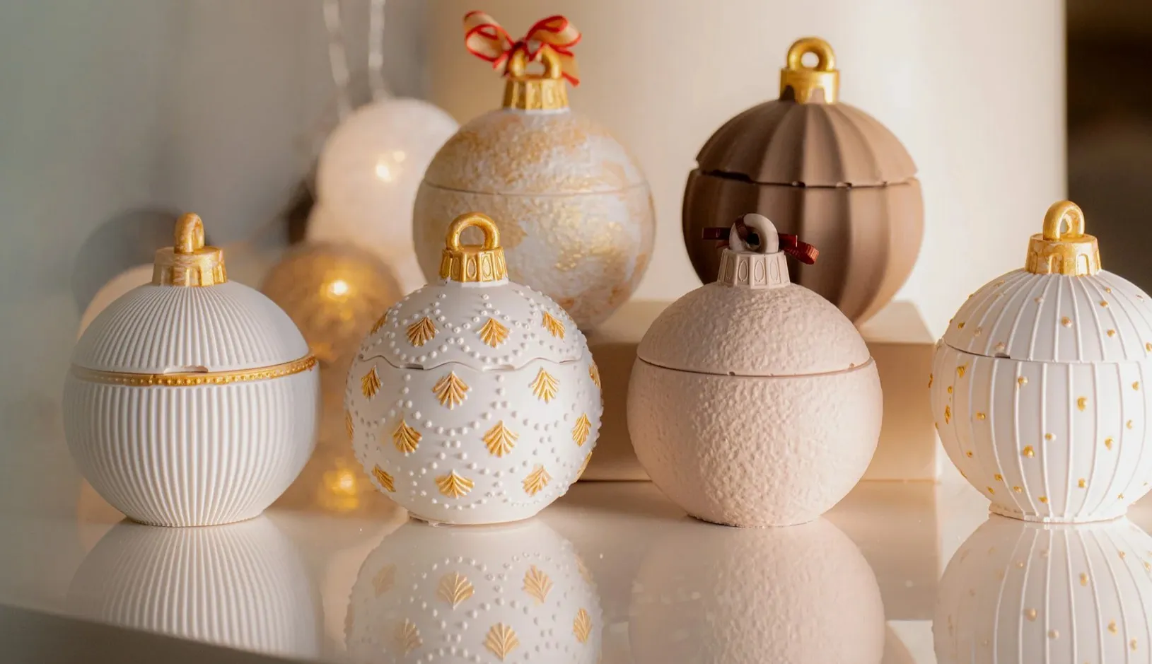 Κερί Χριστουγεννιάτικη Μπάλα 130gr με Άρωμα Μελομακάρονο - Image 2