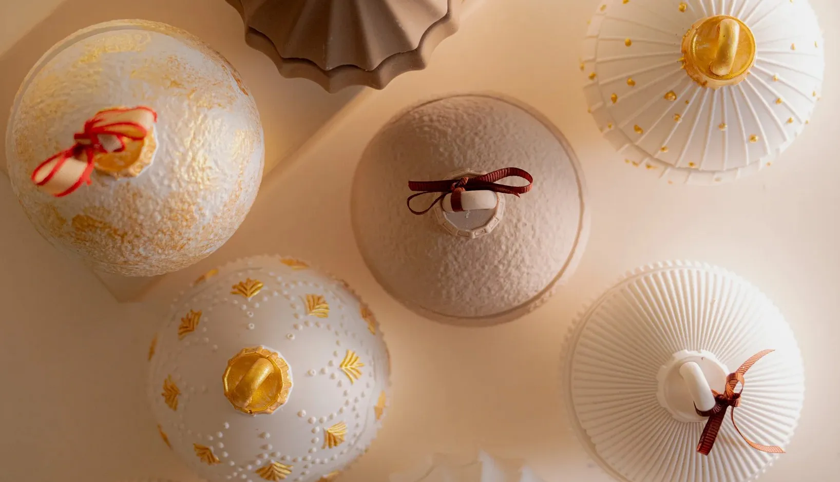 Κερί Χριστουγεννιάτικη Μπάλα 130gr με Άρωμα Μελομακάρονο - Image 6