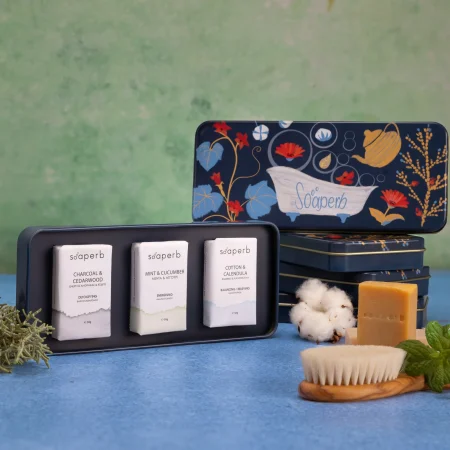 Μεταλλική Κασετίνα Βότανα και Ξυλώδη Αρώματα – Soaperb Herbal & Woody