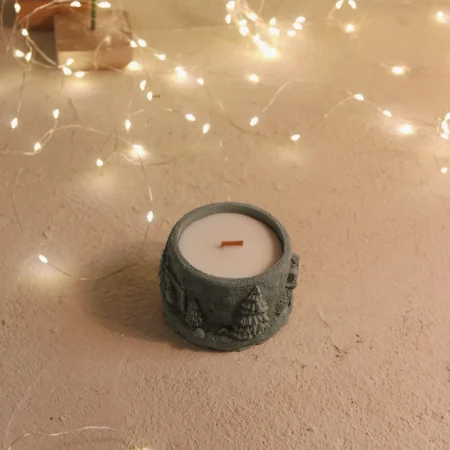 Κερί Christmas Village Χειροποίητο Τσιμεντένιο Δοχείο 50gr με Άρωμα Κουραμπιές