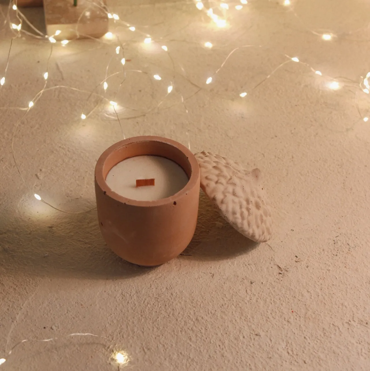 Κερί Velanidi Χειροποίητο Τσιμεντένιο Δοχείο 130gr με Άρωμα Gluhwein - Image 3