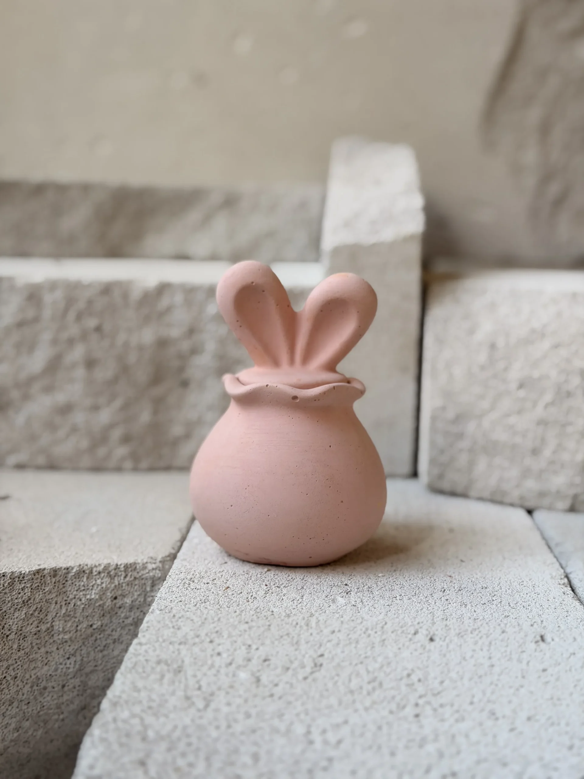 Κερί Bunny σε Τσιμεντένιο Χειροποίητο Δοχείο Ροζ 50g