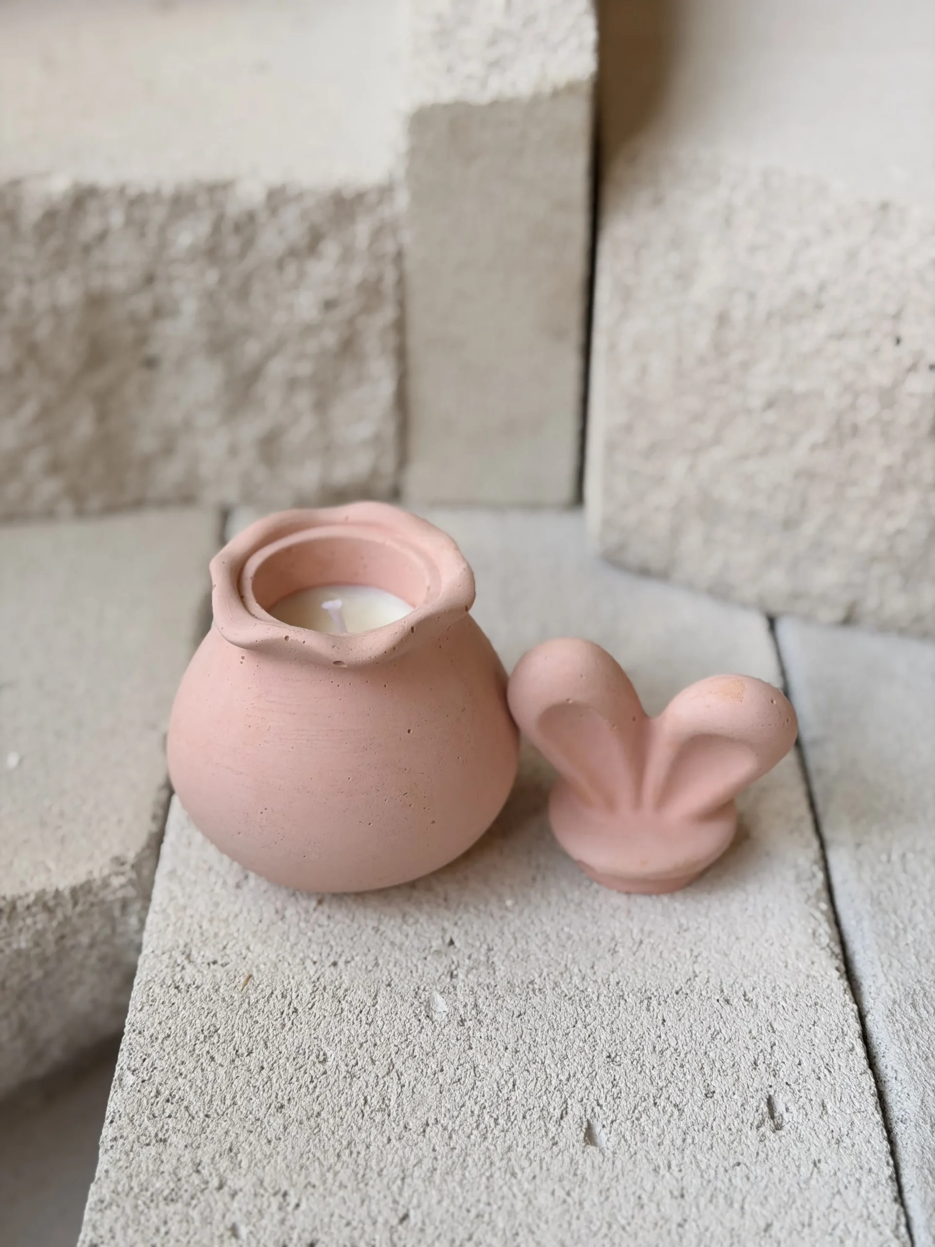 Κερί Bunny σε Τσιμεντένιο Χειροποίητο Δοχείο Ροζ 50g - Image 2