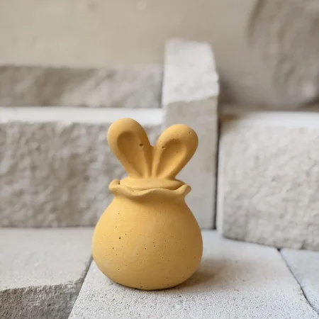 Κερί Bunny σε Τσιμεντένιο Χειροποίητο Δοχείο Κίτρινο 50g